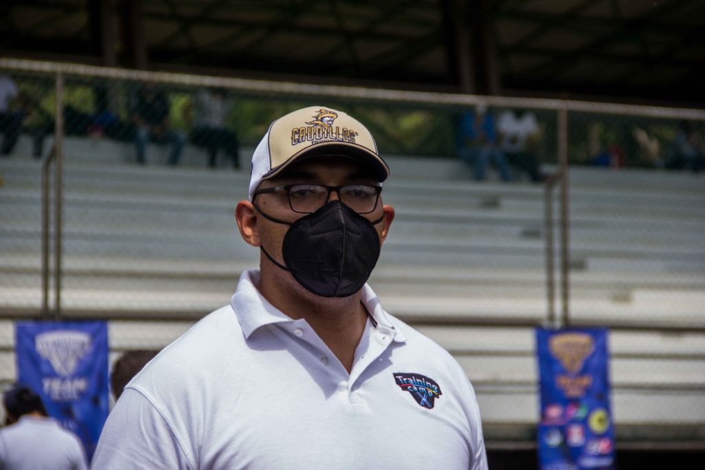 Diego Bedolla en el campo de los Halcones UV Xalapa 